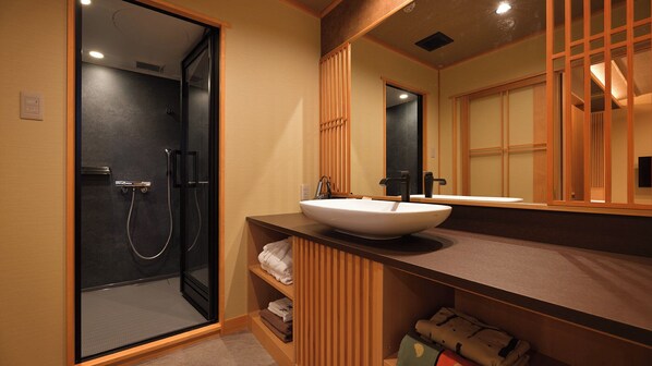 Basic Double Room | Bathroom | Slippers