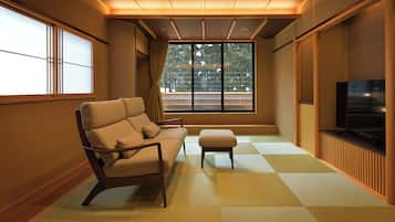 Basic Room | Down comforters, free WiFi, bed sheets