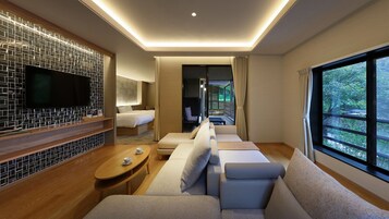 Deluxe Room | Living area | TV