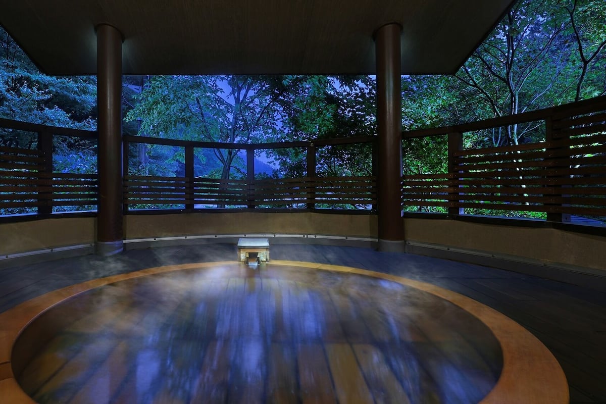 Deluxe Room | Bathroom | Slippers