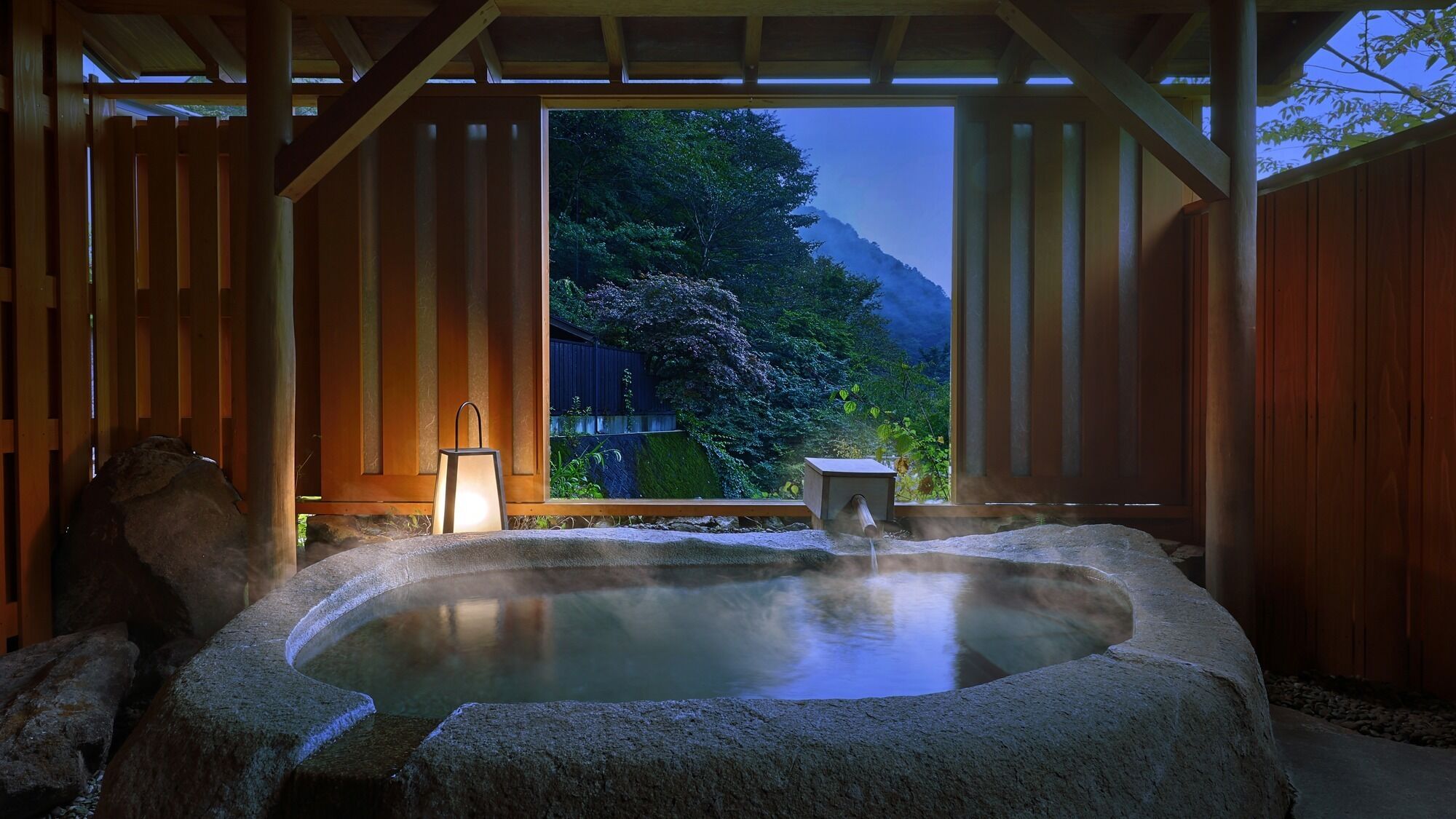 Basic Suite | Bathroom | Slippers