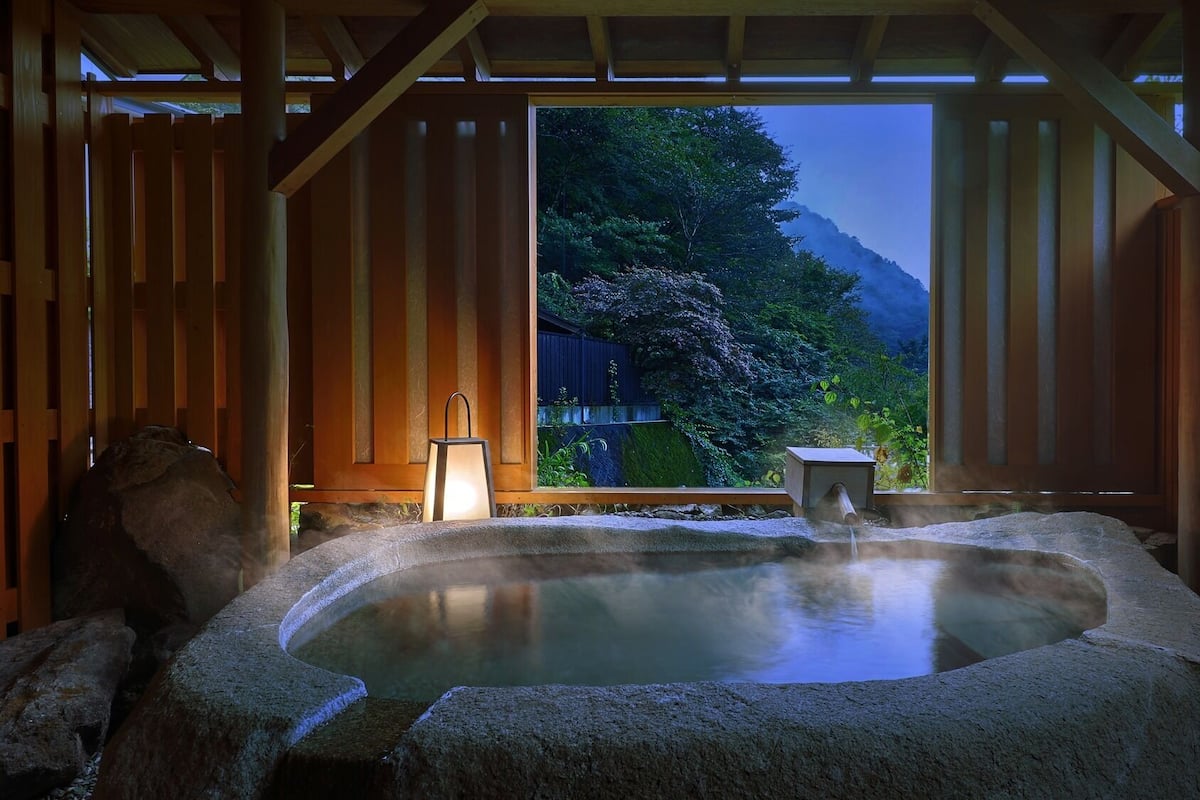 Basic Suite | Bathroom | Slippers