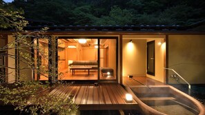 Down duvets, free WiFi, bed sheets