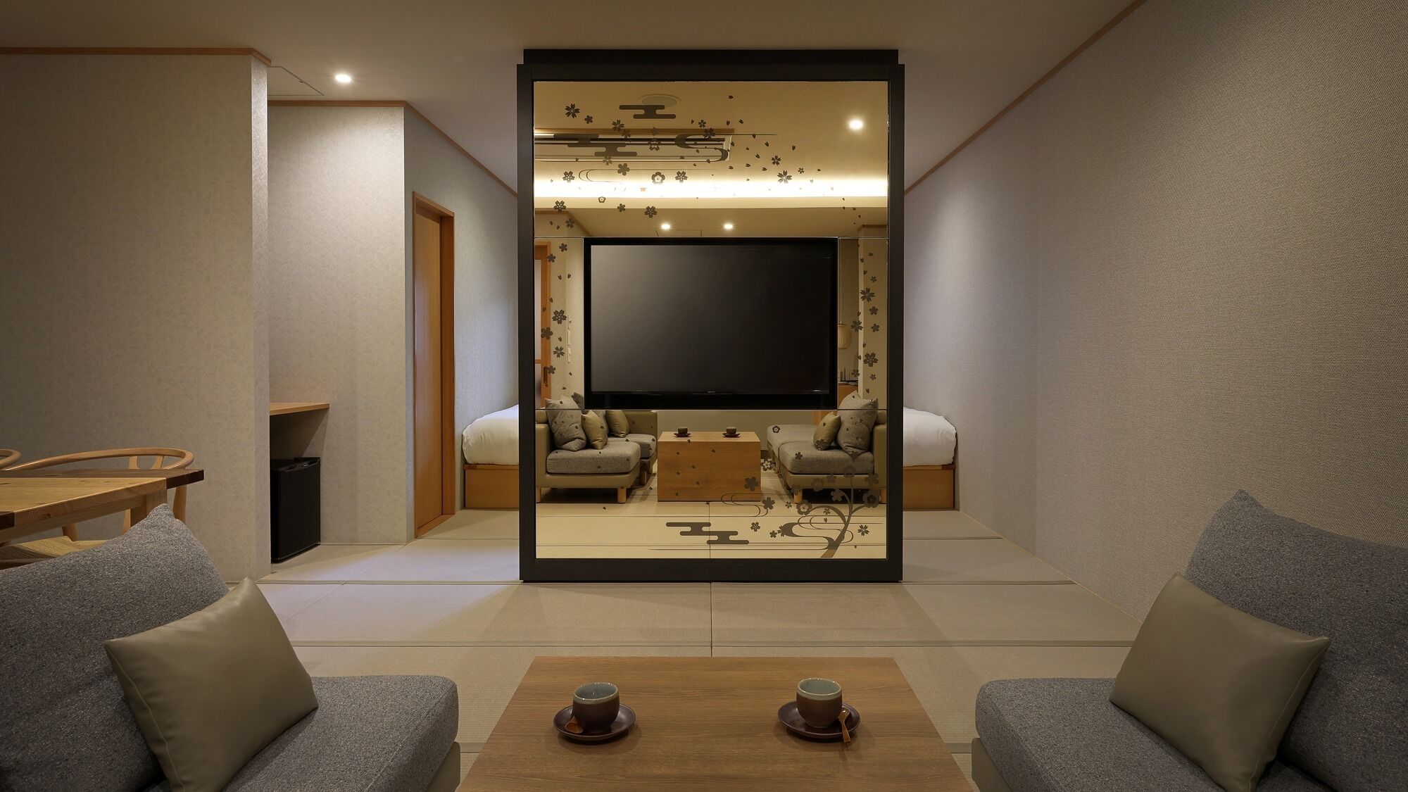 Basic Suite | Down comforters, free WiFi, bed sheets