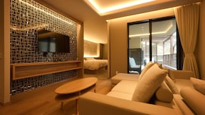 Deluxe Room | Down comforters, free WiFi, bed sheets