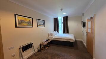 1 bedroom, iron/ironing board, internet