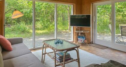 Amazing home in Aakirkeby with WiFi