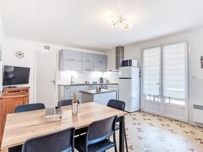 Fridge, microwave, oven, cookware/dishes/utensils