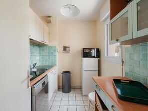 Private kitchen - Le Prince Noir by Interhome (Dinard)