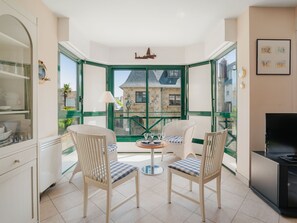 Living area - Le Prince Noir by Interhome (Dinard)