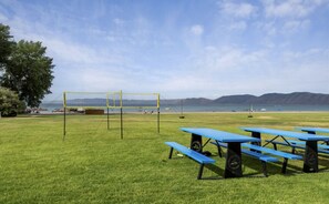 Outdoor dining - Chukar Retreat | Sleeps 24, Ideal Beach Access, Hot Tub, EV! (Garden City)
