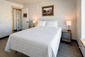 2 bedrooms, iron/ironing board, travel cot, free WiFi