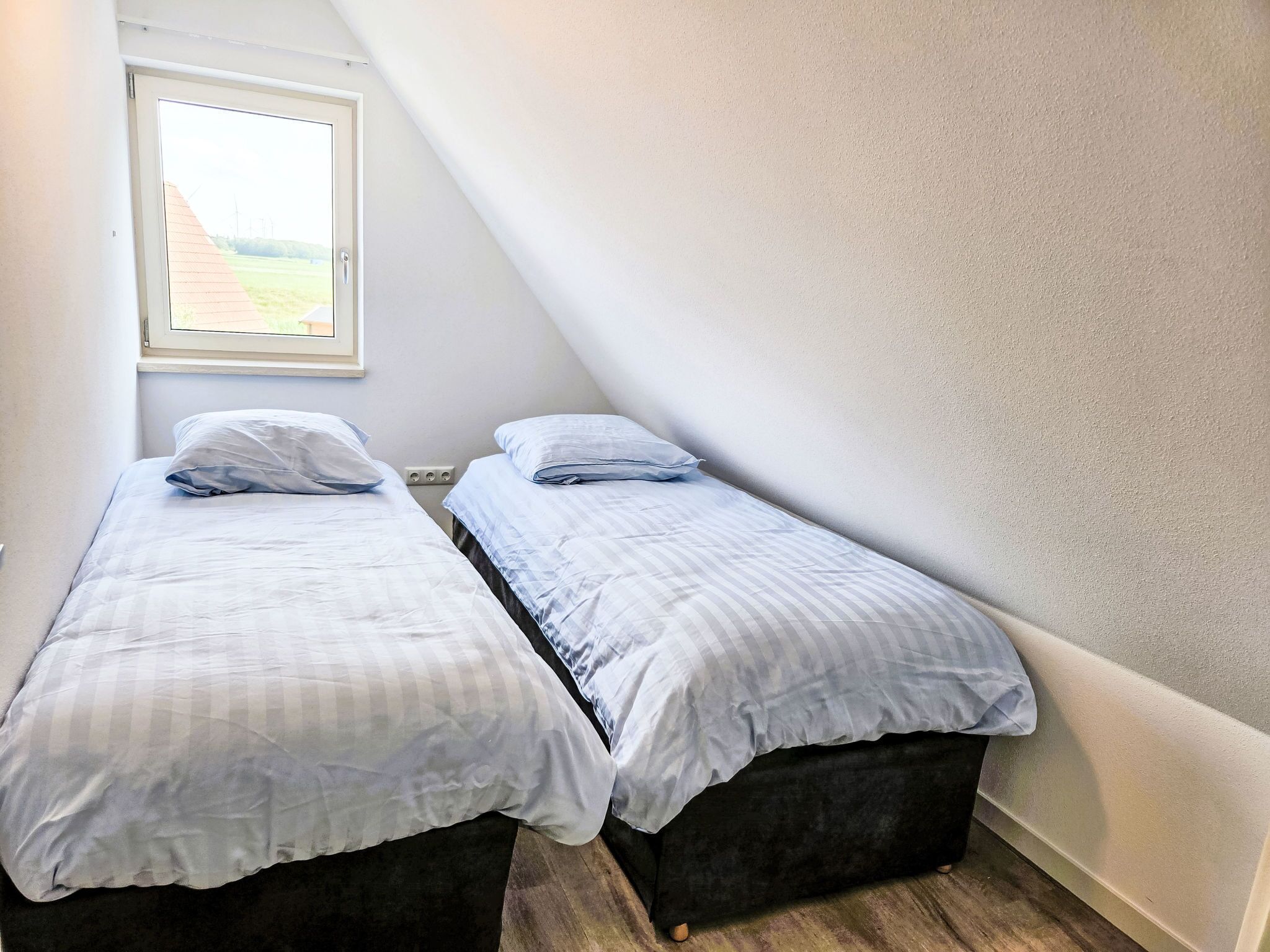 4 bedrooms, desk, WiFi