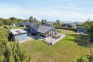 Exterior - Lovely cottage close to the water (Hadsund)