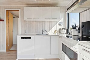 Fridge, oven, stovetop, dishwasher - Lovely cottage close to the water (Hadsund)