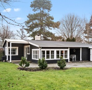 Exterior - Charming 3-bedroom summerhouse with a big garden (Gilleleje)