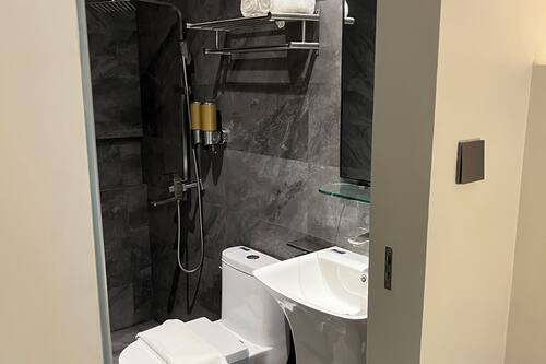 Standard Room | Bathroom