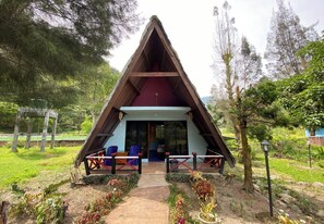 Front of property - Roman Sinasi Hotel (Merek)