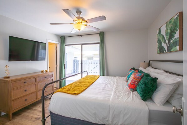 4 bedrooms, desk, iron/ironing board, travel crib