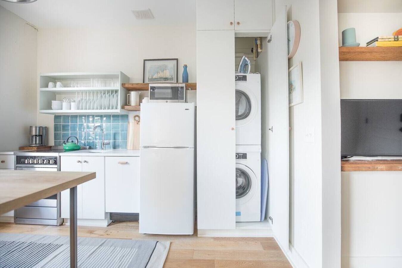 Geladeira, micro-ondas, fogão, cooktop