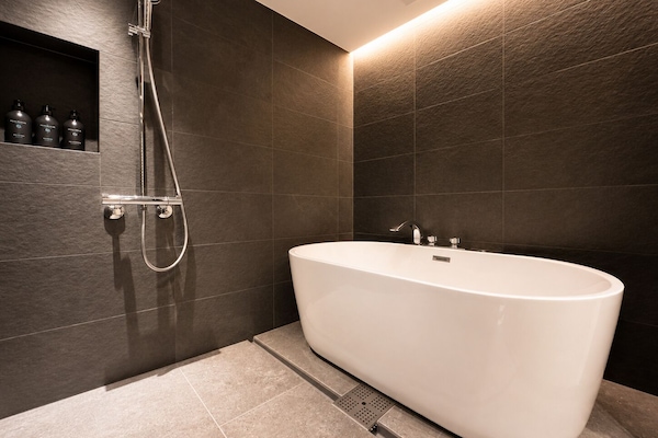 Deluxe King Studio | Bathroom