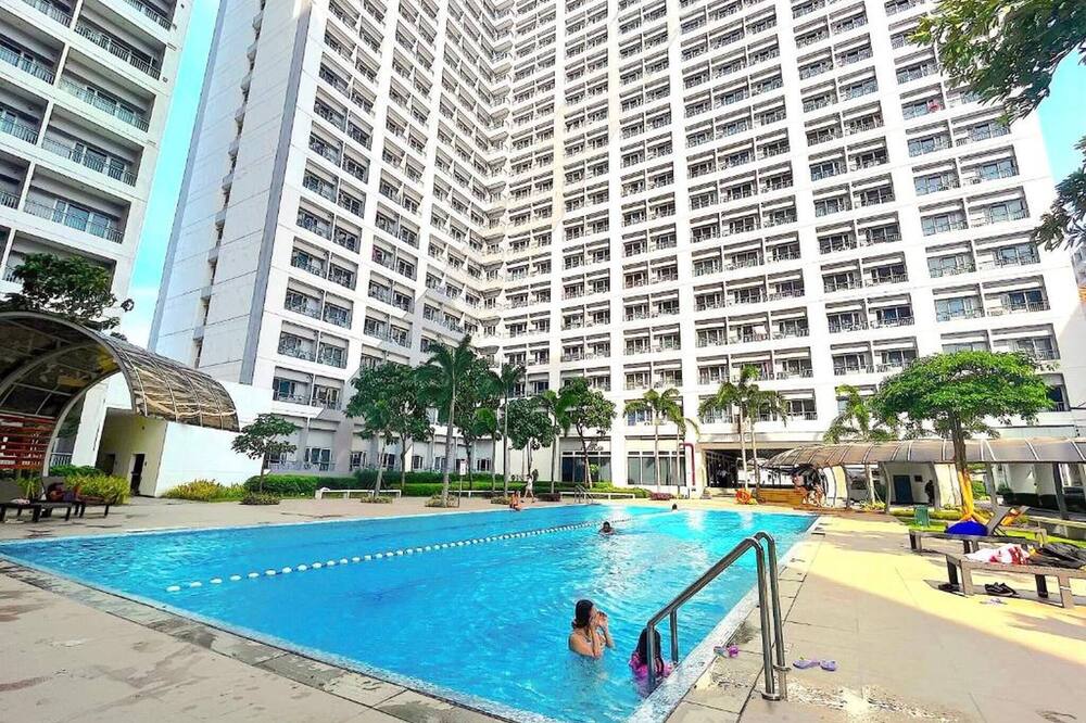 Homey 1BR With Balcony City View in Grace Res