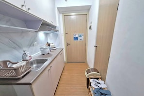 Condo, 1 Bedroom, Balcony, City View | Laundry