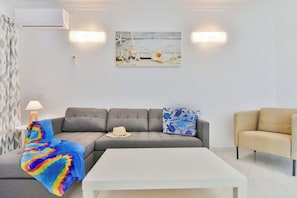 Family Duplex, Balcony, Garden View | Living area