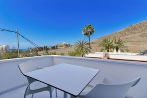 Dúplex familiar, balcón, vistas al jardín | Vistas del balcón