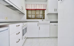 Family Duplex, Balcony, Garden View | Private kitchen | Highchair