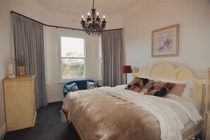 5 slaapkamers, een strijkplank/strijkijzer, wifi, beddengoed