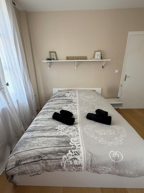 Wifi gratis y ropa de cama