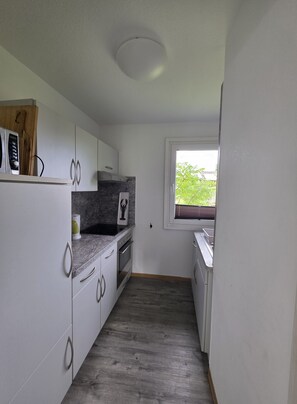 冷蔵庫、オーブン、コンロ、コーヒー / ティーメーカー