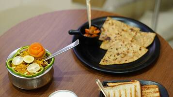 Café da manhã (INR 300 por pessoa)