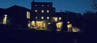 Villa MOKA, modern STUDIO in a farmhouse (15th cent.);  Montefeltro (Le Marche)