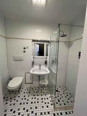 Shower, towels