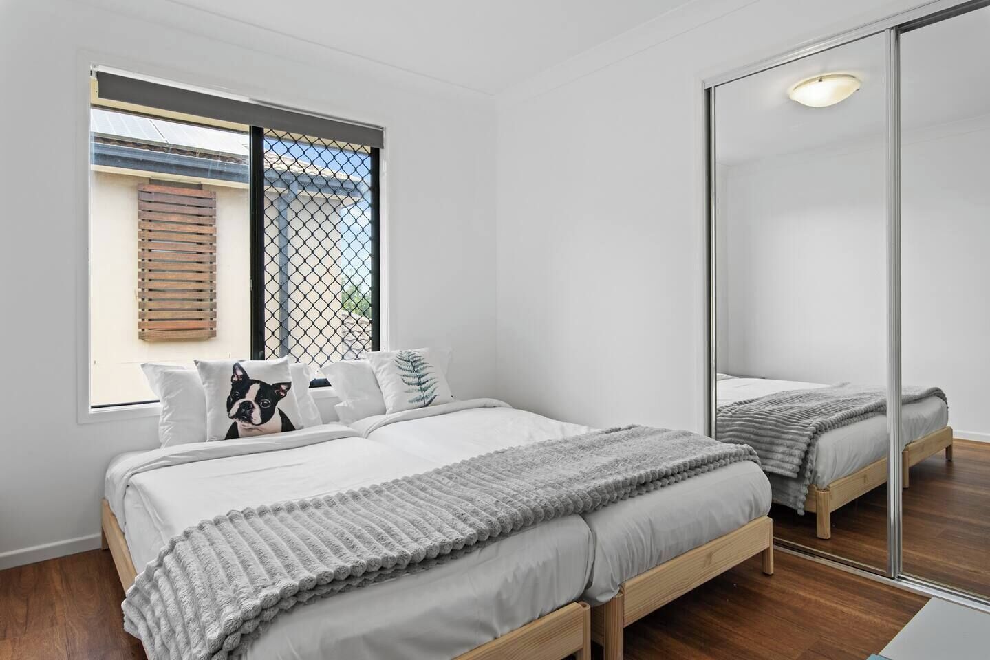 4 Schlafzimmer, Schreibtisch, Bügeleisen/Bügelbrett, WLAN