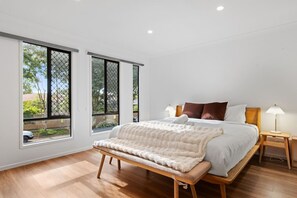 4 bedrooms, desk, iron/ironing board, WiFi