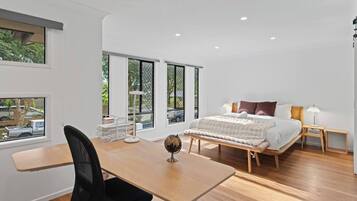 4 bedrooms, desk, iron/ironing board, WiFi