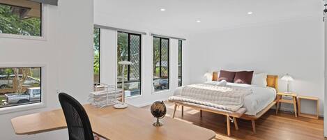 4 bedrooms, desk, iron/ironing board, WiFi