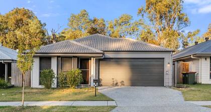 Modern 5BR Family Home in Peaceful Park Ridge