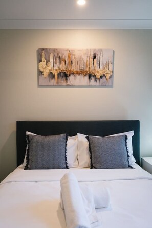 4 bedrooms, iron/ironing board, WiFi, bed sheets