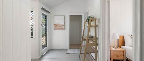 2 habitaciones, tabla de planchar con plancha, wifi y ropa de cama