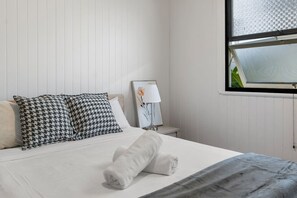 2 bedrooms, iron/ironing board, WiFi, bed sheets
