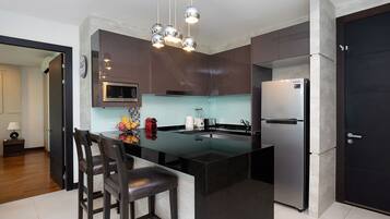 家庭公寓, 2 间卧室, 阳台, 花园景观 | 私人厨房 | 电热水壶