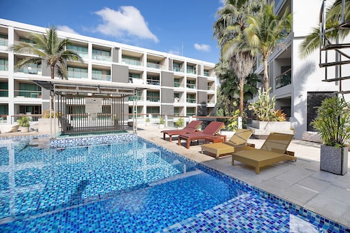 Elegant 2BR Apartment RGN B411 in Laguna