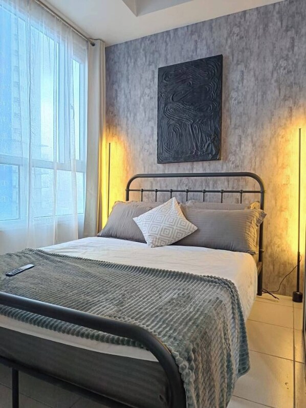 1 bedroom, iron/ironing board, internet, bed sheets