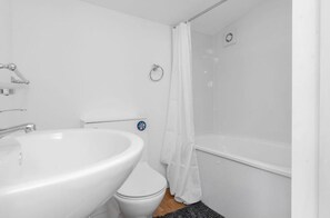 Hair dryer, towels - PRIVATE  NEAR ROYAL INFIRMARY HOSPITAL AIRPORT FREE MOET AND PARKING BREAKFAST (Edinburgh)