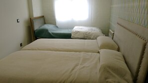 2 bedrooms, iron/ironing board, WiFi, bed sheets