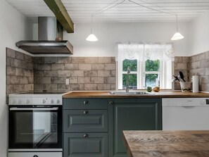 Kühlschrank, Geschirrspüler, Kochgeschirr/Geschirr/Besteck